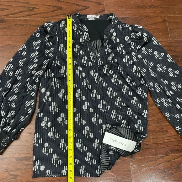 Alice + Olivia Sheila Floral Henley Top Large - Picture 6 of 9